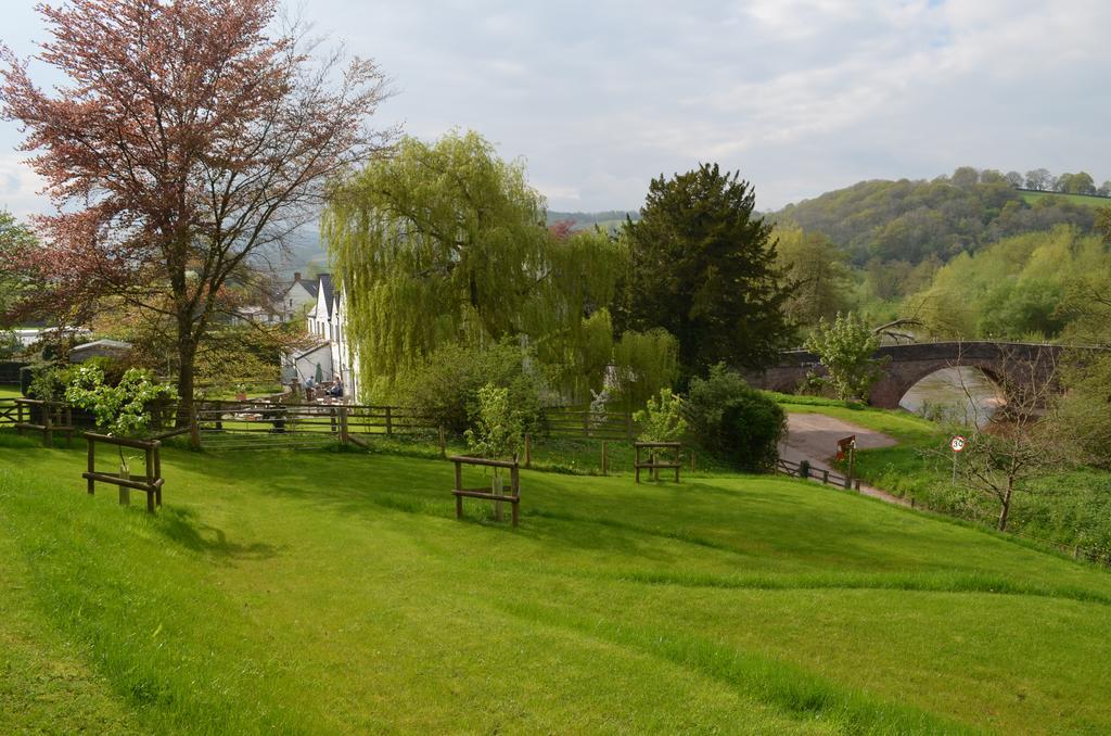 Отель The Bell At Skenfrith Экстерьер фото